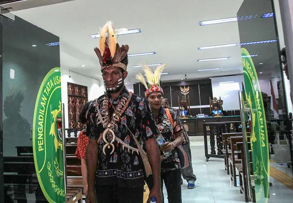 Franky Woro and Rikarda Wome Maa after the Jayapura hearing, 7 September 2023.